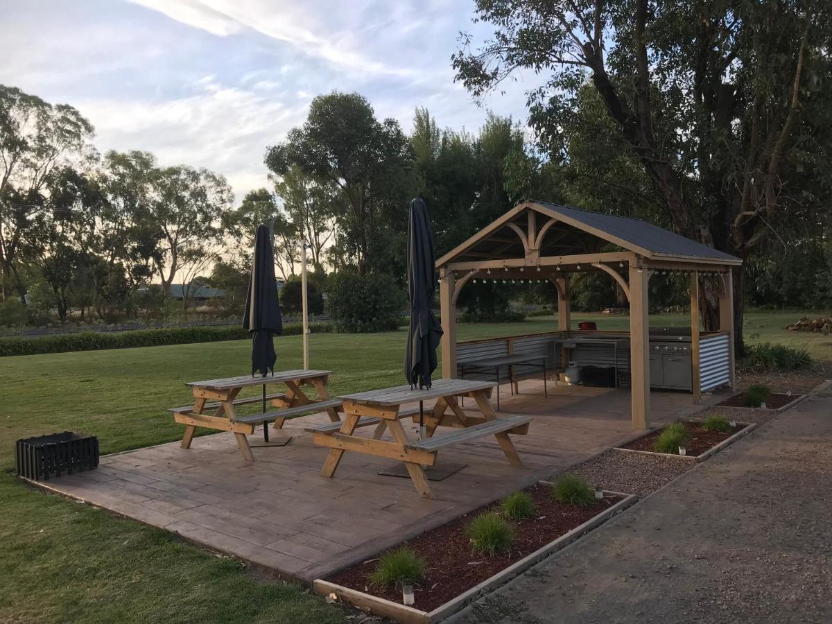 Tatura Country Motel Экстерьер фото